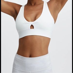 Fabletics Oasis twist front sports bra White XL